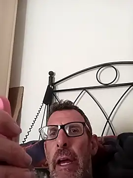 Snapshot of gigolobcn chatting on April 23, 1:13 pm gigolobcn online show from April 23, 1:13 pm