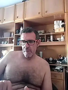 Snapshot of gigolobcn chatting on April 26, 1:52 pm gigolobcn online show from April 26, 1:52 pm