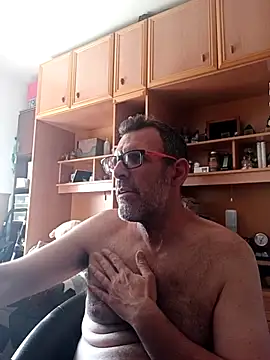 Snapshot of gigolobcn chatting on April 18, 9:22 am gigolobcn online show from April 18, 9:22 am