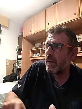 Snapshot of gigolobcn chatting on May 17, 1:16 am gigolobcn online show from May 17, 1:16 am
