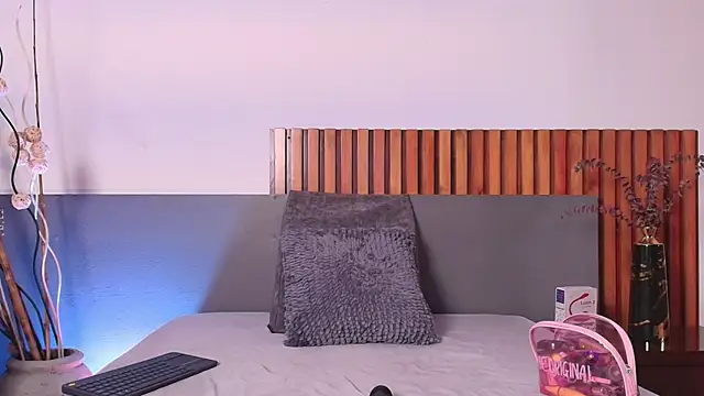 DaphneBeaumont online show from November 24, 12:27 pm