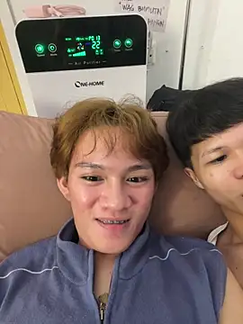 Snapshot of urasiantwinkbigcock chatting on November 13, 6:12 pm urasiantwinkbigcock online show from November 13, 6:12 pm