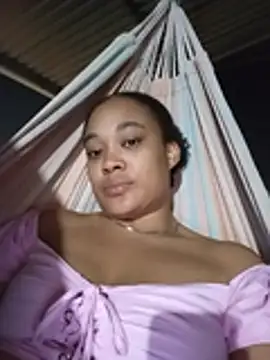 Snapshot of dahian_charlote02 chatting on July 15, 1:01 am dahian charlote02 online show from July 15, 1:01 am