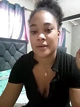 Snapshot of dahian_charlote02 chatting on March 8, 2:53 pm dahian charlote02 online show from March 8, 2:53 pm