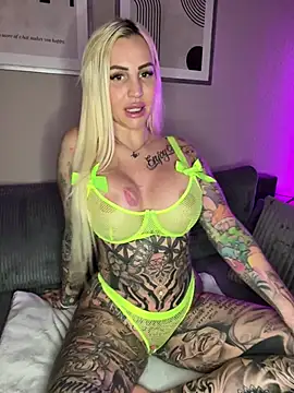 CoraDiamond online show from April 14, 7:08 pm