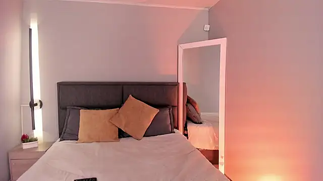 Emma  clark  online show from January 15, 12:52 pm