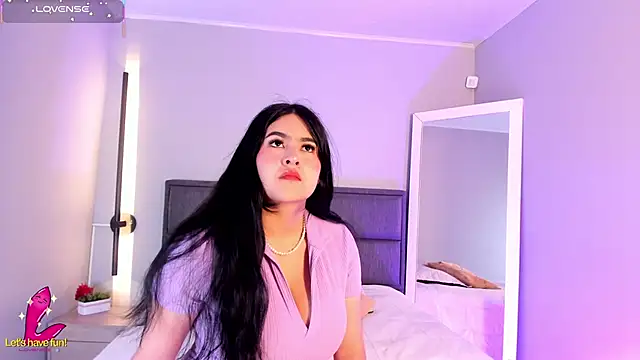 Emma  clark  online show from November 7, 1:04 pm