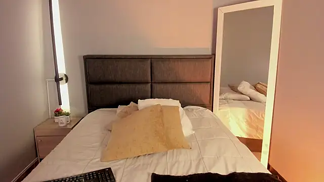 Emma  clark  online show from March 31, 12:29 pm