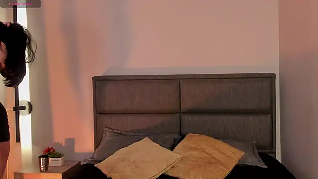 Emma  clark  online show from April 11, 12:42 pm