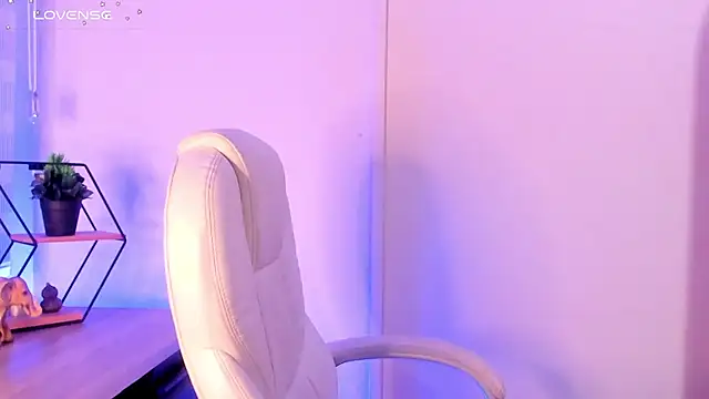 Emma  clark  online show from November 21, 12:26 pm