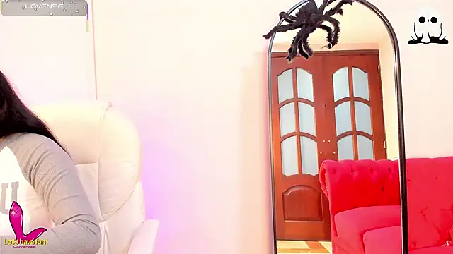 Emma  clark  online show from October 28, 12:04 pm