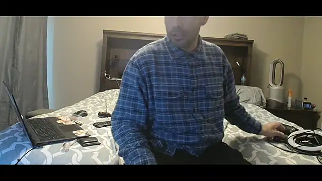 Snapshot of LeeCox chatting on February 12, 9:01 pm LeeCox online show from February 12, 9:01 pm