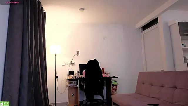 colette e online show from March 31, 8:49 am