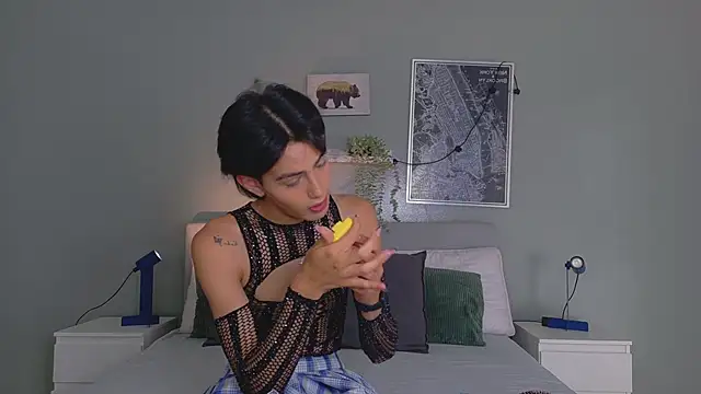 Snapshot of Nickifox__ chatting on November 28, 9:15 pm Nickifox online show from November 28, 9:15 pm