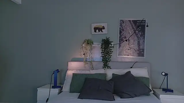 Snapshot of Nickifox__ chatting on December 15, 7:31 pm Nickifox online show from December 15, 7:31 pm