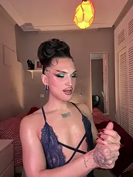 Snapshot of lacattiva chatting on December 3, 8:19 pm lacattiva online show from December 3, 8:19 pm