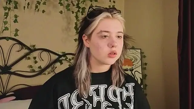 IrisSoCute online show from October 29, 7:51 am