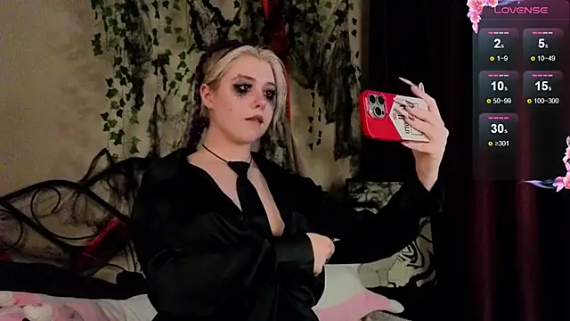 IrisSoCute online show from October 31, 10:34 am