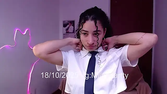 Snapshot of heartty_Milah chatting on October 18, 6:54 pm heartty Milah online show from October 18, 6:54 pm