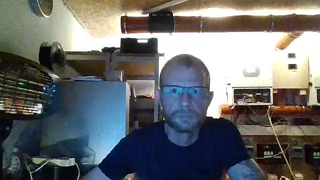 Snapshot of celsior45 chatting on May 19, 5:09 pm celsior45 online show from May 19, 5:09 pm