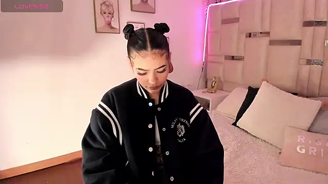 Snapshot of Cleo-smith chatting on October 24, 3:27 am Cleo-smith online show from October 24, 3:27 am