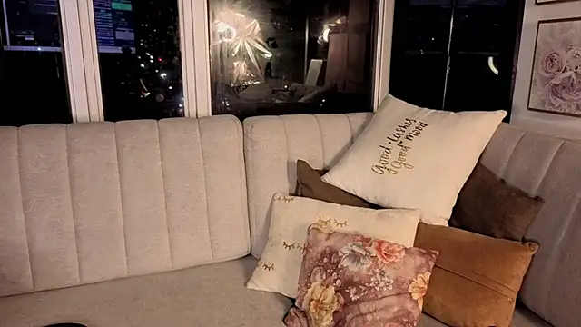 Snapshot of Cleo-smith chatting on December 2, 3:41 am Cleo-smith online show from December 2, 3:41 am