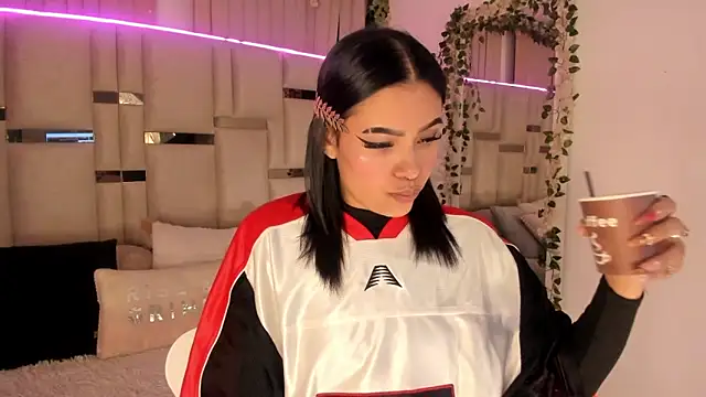 Snapshot of Cleo-smith chatting on October 15, 1:59 am Cleo-smith online show from October 15, 1:59 am