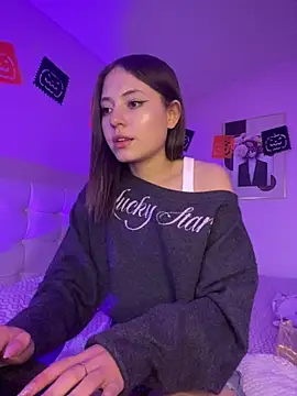 PrettyAmber online show from November 3, 9:40 pm