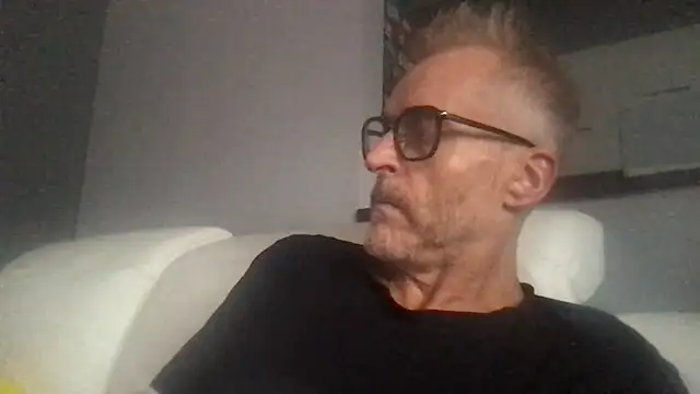 Axl hot online show from September 23, 4:14 pm