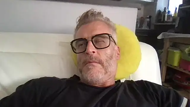 Snapshot of Axl_hot chatting on June 21, 12:55 pm Axl hot online show from June 21, 12:55 pm