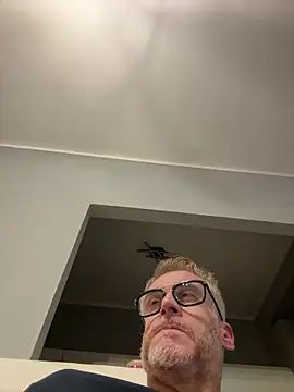 Axl hot online show from March 26, 6:39 pm