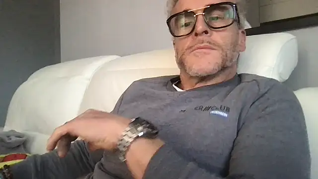 Snapshot of Axl_hot chatting on February 23, 2:17 pm Axl hot online show from February 23, 2:17 pm