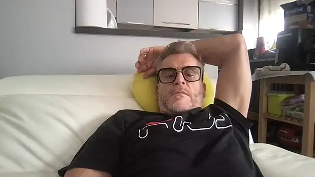 Snapshot of Axl_hot chatting on May 9, 2:31 pm Axl hot online show from May 9, 2:31 pm