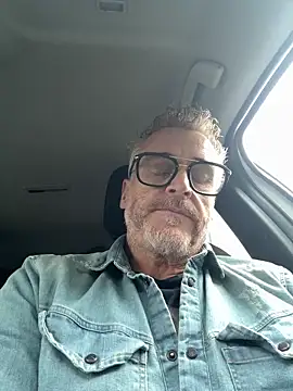 Snapshot of Axl_hot chatting on May 15, 3:43 pm Axl hot online show from May 15, 3:43 pm