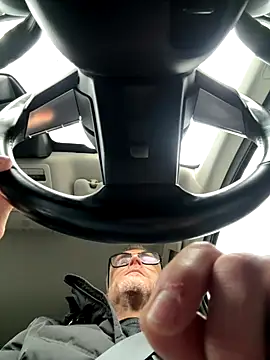 Axl hot online show from December 20, 8:39 am