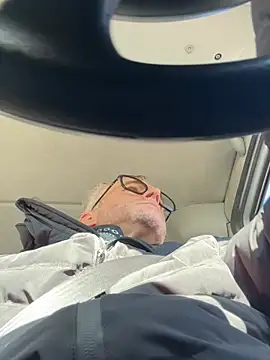 Snapshot of Axl_hot chatting on February 6, 10:11 am Axl hot online show from February 6, 10:11 am