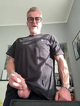 Snapshot of Axl_hot chatting on May 12, 5:19 pm Axl hot online show from May 12, 5:19 pm