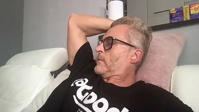 Snapshot of Axl_hot chatting on July 18, 2:14 pm Axl hot online show from July 18, 2:14 pm