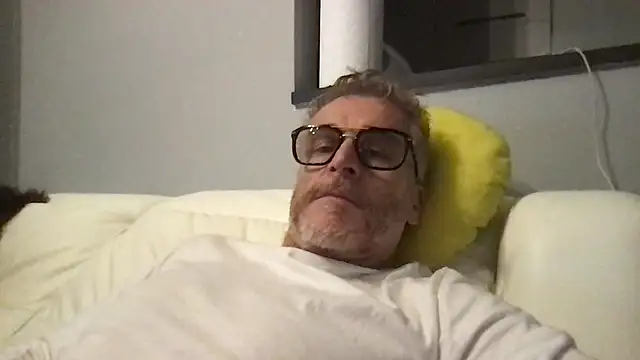 Axl hot online show from April 14, 8:47 pm