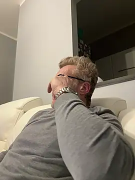 Snapshot of Axl_hot chatting on February 23, 12:56 am Axl hot online show from February 23, 12:56 am