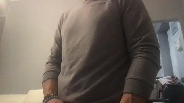 Axl hot online show from October 24, 8:08 pm