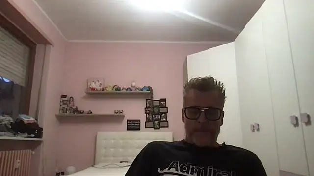 Snapshot of Axl_hot chatting on May 22, 7:12 pm Axl hot online show from May 22, 7:12 pm