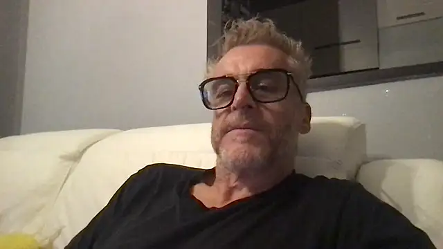 Snapshot of Axl_hot chatting on June 3, 7:51 pm Axl hot online show from June 3, 7:51 pm