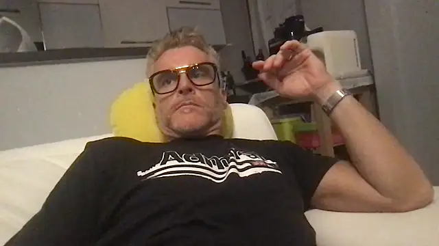 Snapshot of Axl_hot chatting on June 29, 7:57 pm Axl hot online show from June 29, 7:57 pm