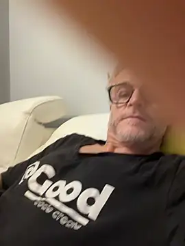 Snapshot of Axl_hot chatting on February 20, 12:18 am Axl hot online show from February 20, 12:18 am