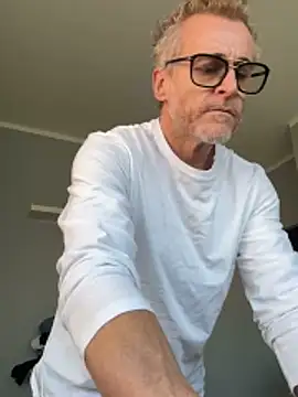 Snapshot of Axl_hot chatting on February 24, 10:38 am Axl hot online show from February 24, 10:38 am