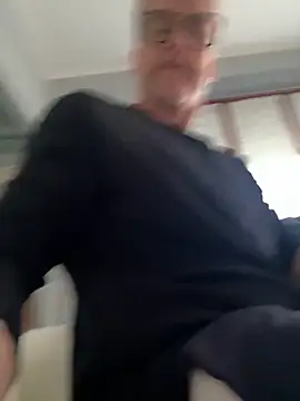 Axl hot online show from April 4, 9:38 am