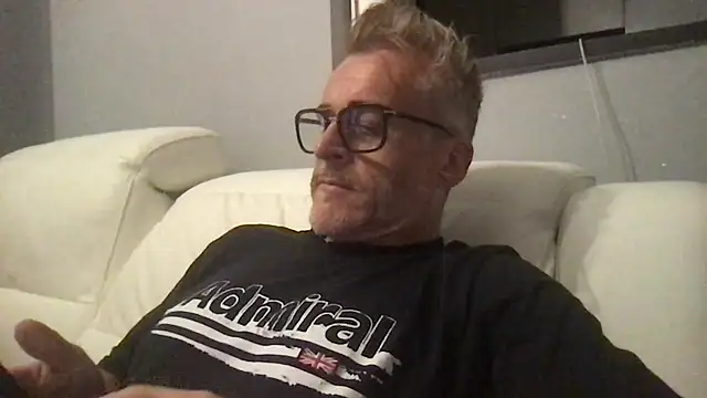 Snapshot of Axl_hot chatting on June 30, 8:31 pm Axl hot online show from June 30, 8:31 pm