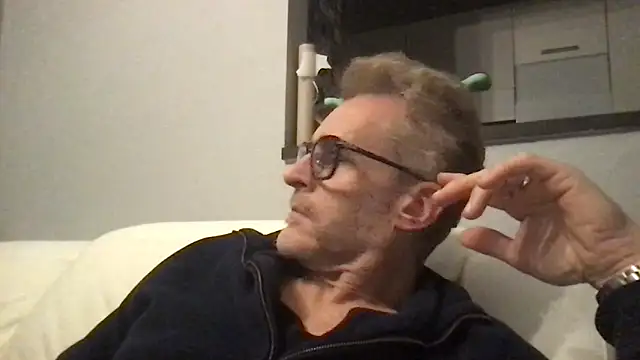 Snapshot of Axl_hot chatting on February 10, 8:08 pm Axl hot online show from February 10, 8:08 pm