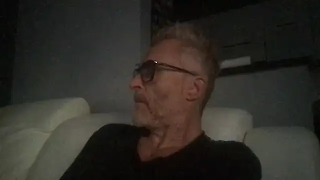 Snapshot of Axl_hot chatting on June 22, 7:11 pm Axl hot online show from June 22, 7:11 pm